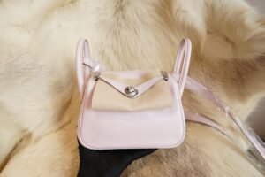Fashion Hermes 09 Mauve Pale Swift Leathe Mini Lindy 19CM Silver Hardware