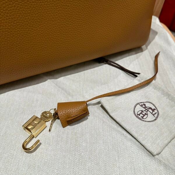 Hermes Victoria Light Briefcase 2S Sesame Togo Leather Gold Hardware