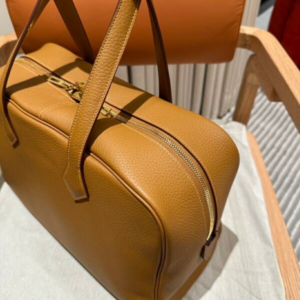 Hermes Victoria Light Briefcase 2S Sesame Togo Leather Gold Hardware