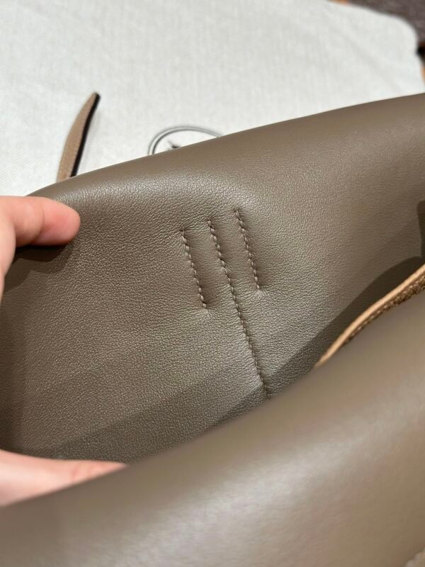 Hermes Halzan 0M Chai/18 Etoupe 31*20*10cm Clememce Leather Gold Hardware