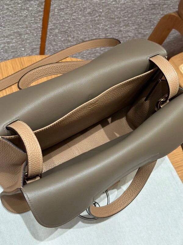 Hermes Halzan 0M Chai/18 Etoupe 31*20*10cm Clememce Leather Gold Hardware
