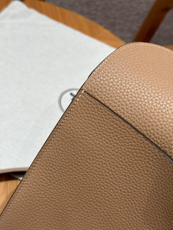 Hermes Halzan 0M Chai/18 Etoupe 31*20*10cm Clememce Leather Gold Hardware