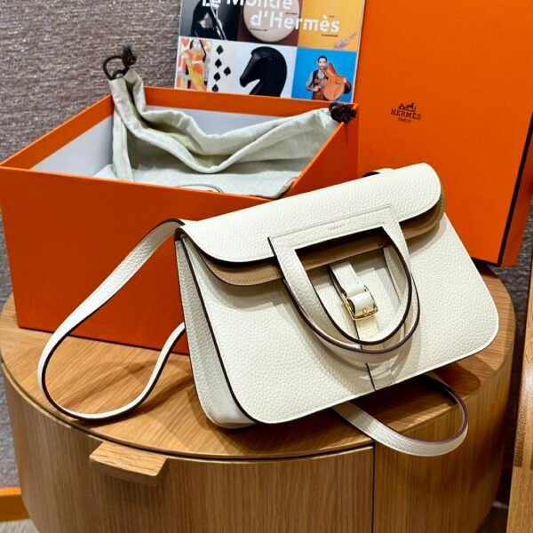 Hermes Halzan I2 Nata/0M Chai Clememce Leather Gold Hardware