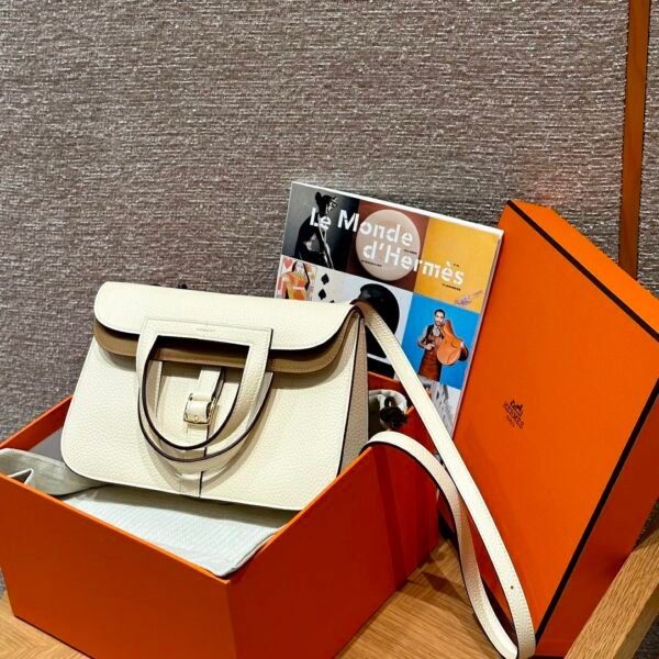 Hermes Halzan I2 Nata/0M Chai Clememce Leather Gold Hardware
