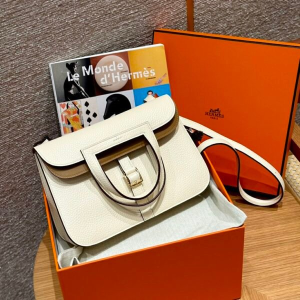 Hermes Halzan I2 Nata/0M Chai Clememce Leather Gold Hardware